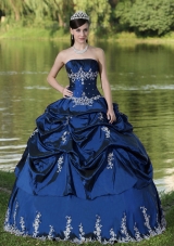 2014Custom Made Quinceanera Dresses for Party Wear With Embroidery Decorate