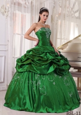 2014 Simple Strapless Quinceanera Dresses with Embroidery Beading