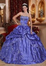 2014 Beautiful Purple Puffy Strapless Embroidery Quinceanera Dress with Beading