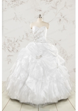 Classical White Quinceanera Dresses with Beading and Ruffles