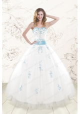 Fashionable White Ball Gown Quinceanera Dresses with Appliques and Beading