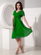 Chiffon V-neck Short Sleeves Zipper Ruching Mother of the Bride Dress in Green