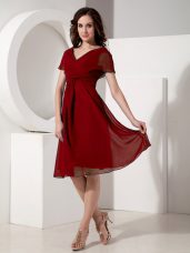 Sweet Chiffon V-neck Short Sleeves Zipper Ruching Mother of Groom Dress in Red