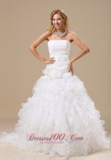 Exquisite Ruffles Decorate Bodice Organza Wedding Dress