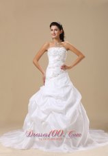 Embroidery Chapel Train Bridal Gowns Pick-ups Taffeta