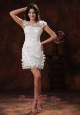 Classy Appliques Decorate Short White Scoop Wedding Dress