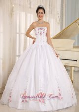 2013 White Embroidery Quinceanera Dress for Girls