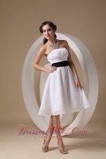 Knee-length White Sash Dama Bridesmaid Dresses