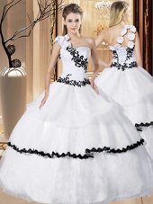 One Shoulder Sleeveless Floor Length Appliques and Hand Made Flower Lace Up Vestidos de Quinceanera with White
