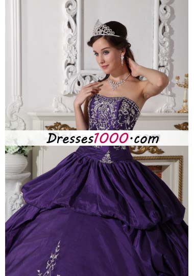 Strapless Purple Ruched Taffeta Embroidery Quinceanera Dress