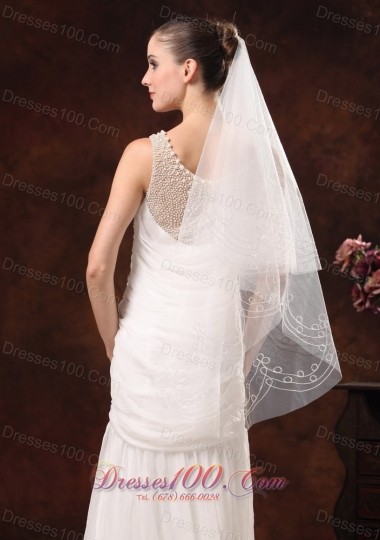 Fashionable White Organza Wedding Veil with Embroidery