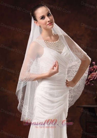 Fashionable White Organza Wedding Veil with Embroidery