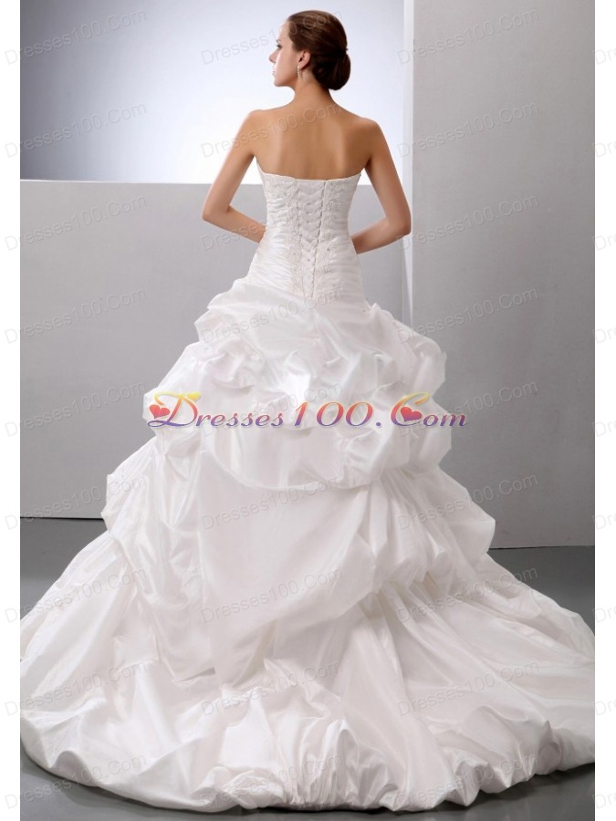 Wedding Gowns With Pick-ups Appliques Decorate Bust