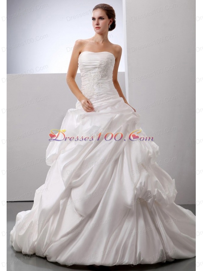 Wedding Gowns With Pick-ups Appliques Decorate Bust