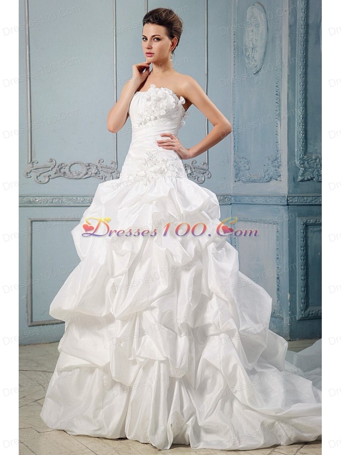 Modest Hand Made Flowers and Pick-ups Wedding Gowns With Appliques In Wedding Party