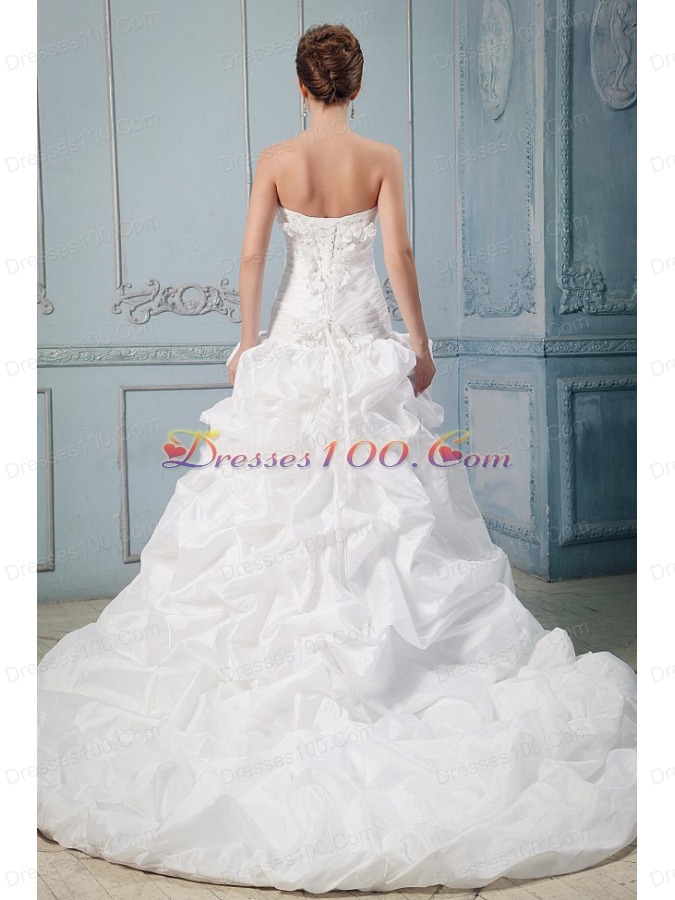 Modest Hand Made Flowers and Pick-ups Wedding Gowns With Appliques In Wedding Party