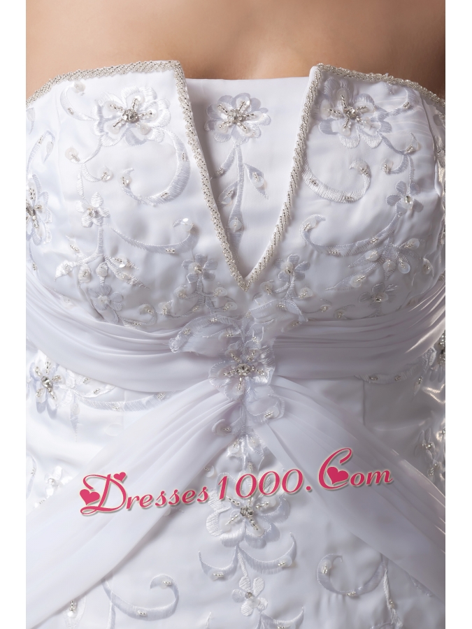 A-line Strapless Court Train Appliques Wedding Dress