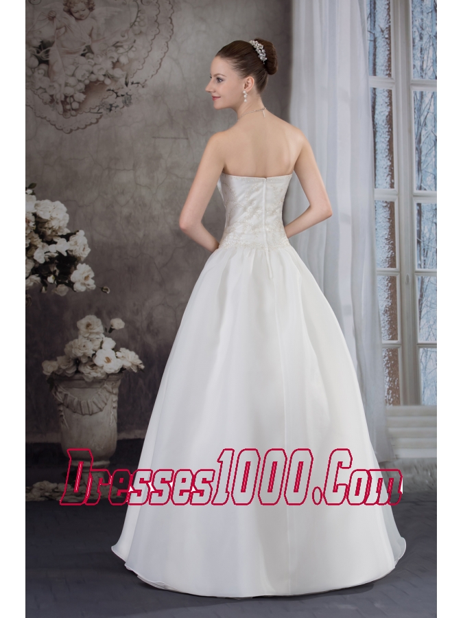 A-line Sweetheart Organza Appliques With Beading Wedding Dress
