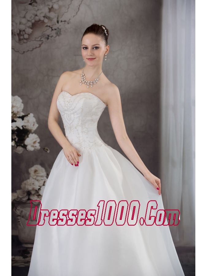 A-line Sweetheart Organza Appliques With Beading Wedding Dress