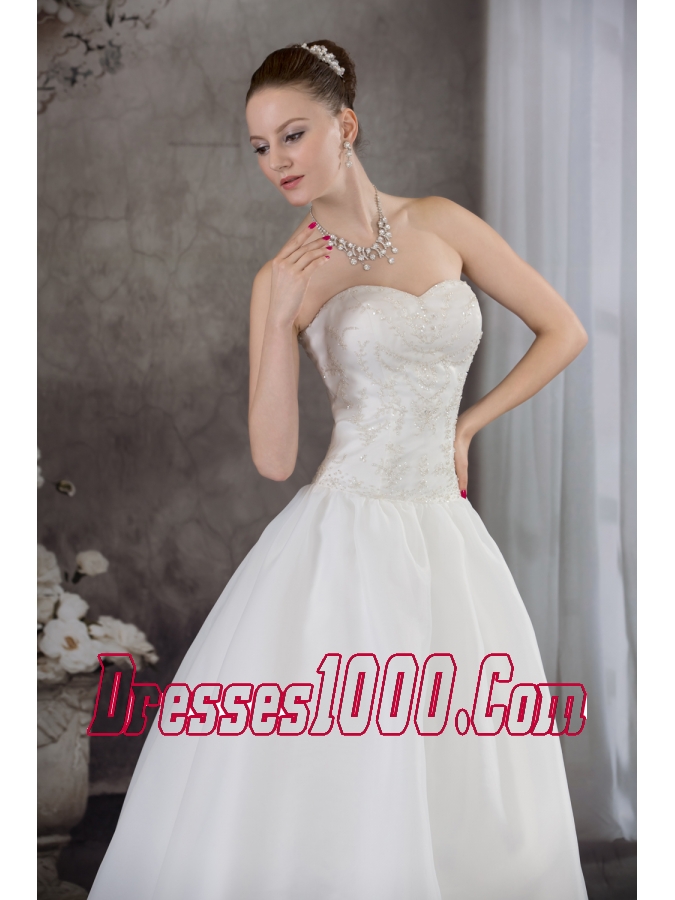 A-line Sweetheart Organza Appliques With Beading Wedding Dress