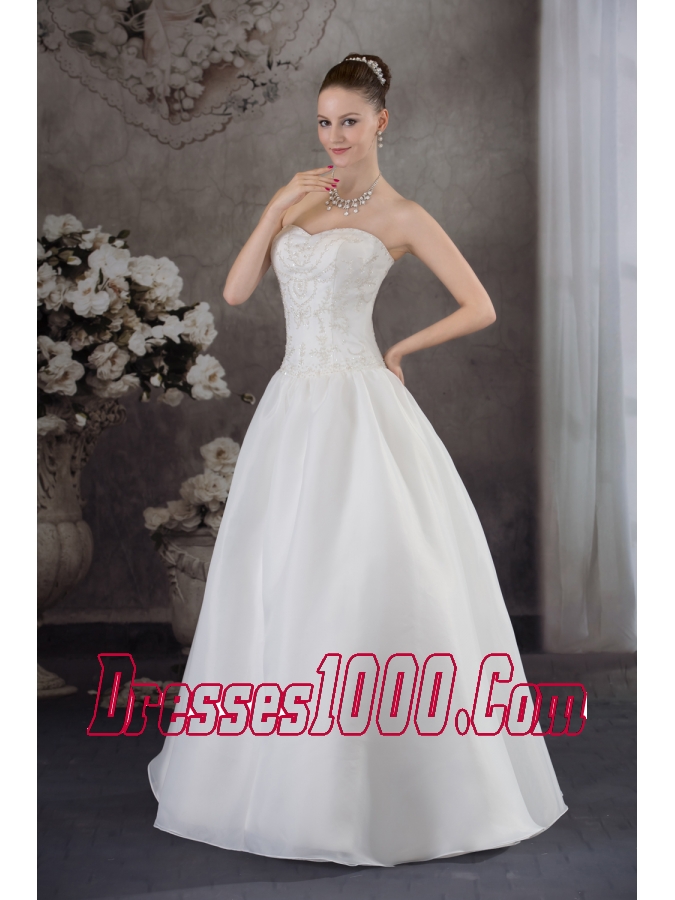 A-line Sweetheart Organza Appliques With Beading Wedding Dress