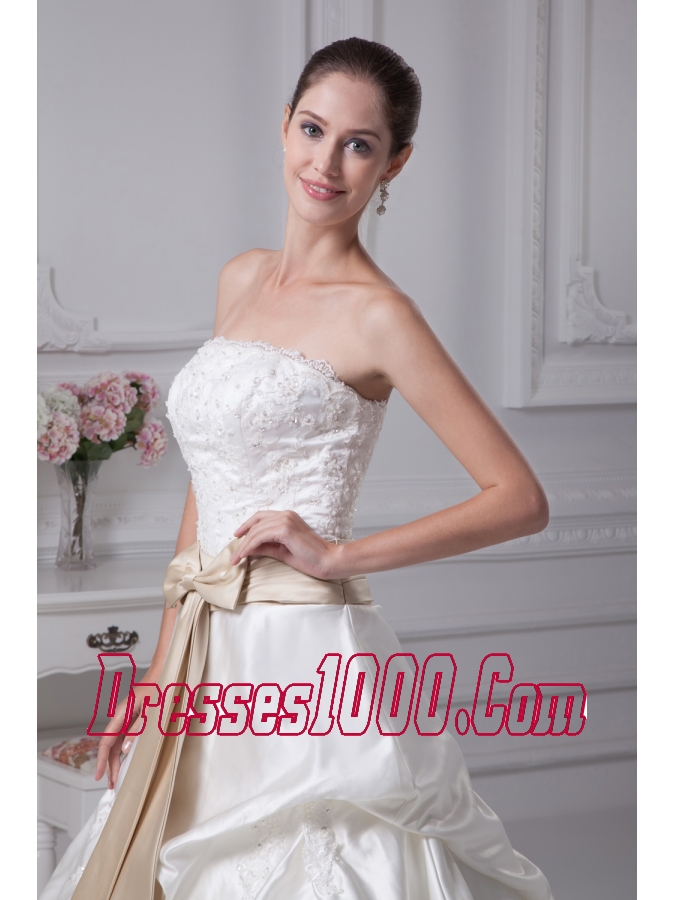 Appliques A-Line Court Train Strapless Ivory Wedding Dress