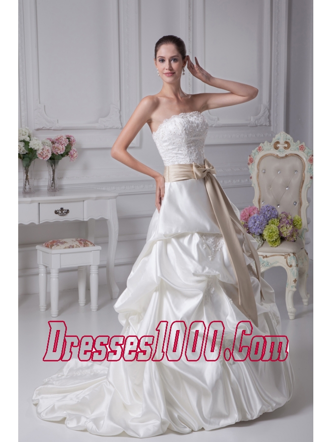 Appliques A-Line Court Train Strapless Ivory Wedding Dress