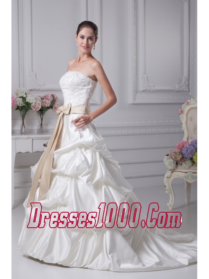 Appliques A-Line Court Train Strapless Ivory Wedding Dress