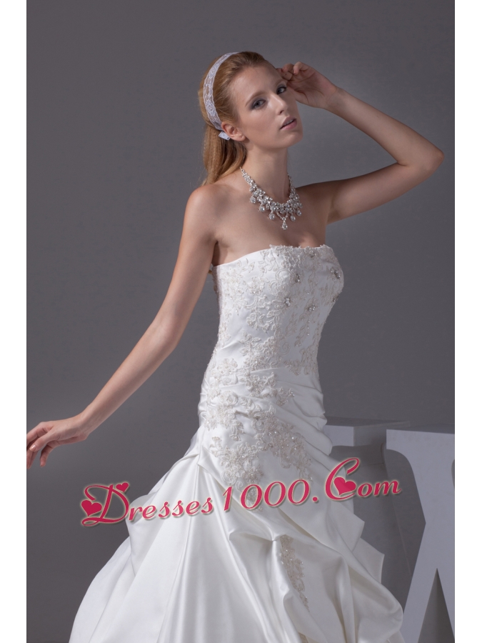Appliques A-line Court Train Strapless Wedding Dress