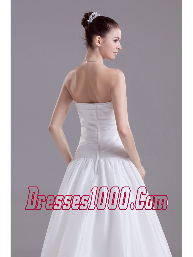 Appliques A-line / Princess Wedding Dress With Pleats Court Train