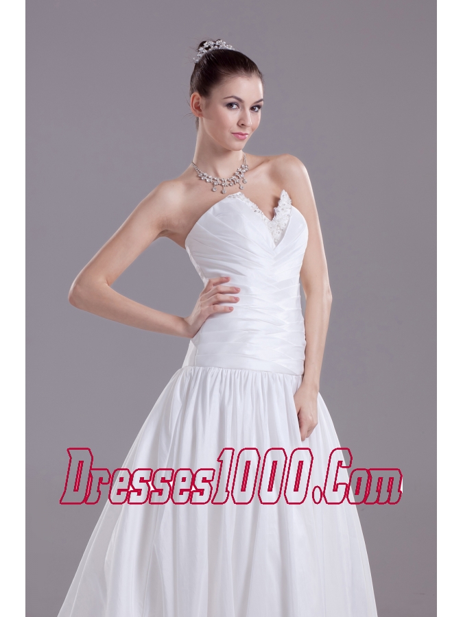 Appliques A-line / Princess Wedding Dress With Pleats Court Train