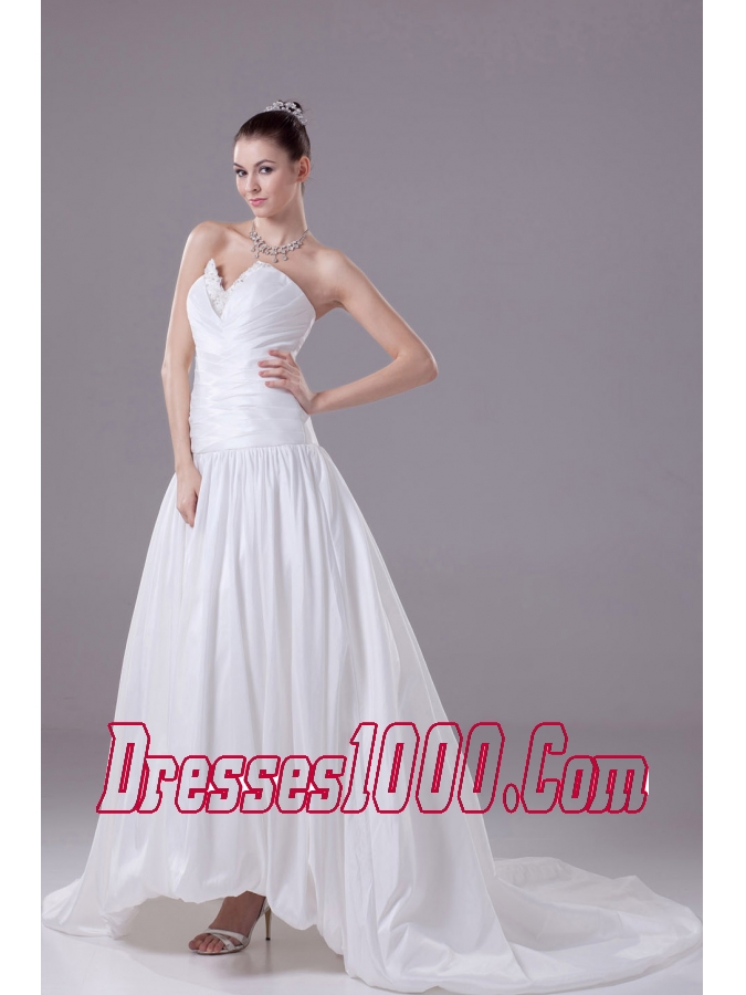 Appliques A-line / Princess Wedding Dress With Pleats Court Train