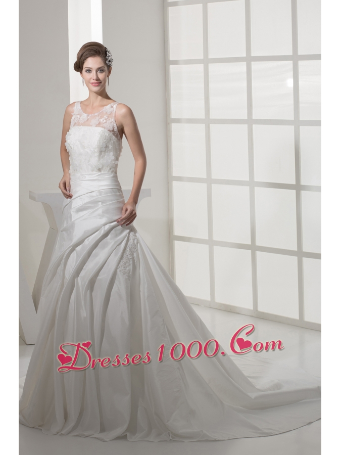 Appliques Court Train Scoop Neck Wedding Dress
