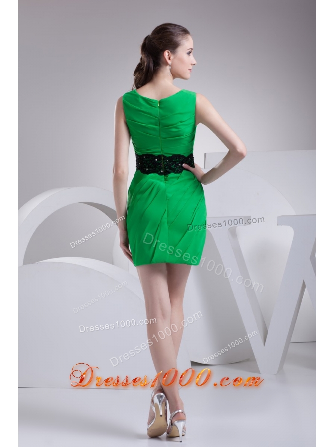 Pretty Spring Green Bateau Neck Mini Prom Dress with Appliques