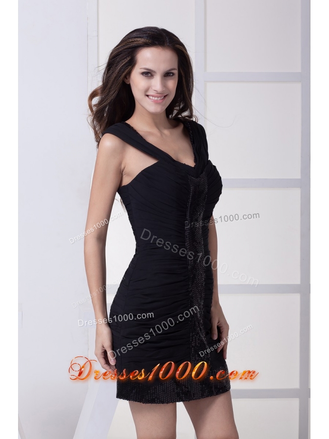 Black Wide Straps Sheath Prom Dress with Ruching and Paillettes