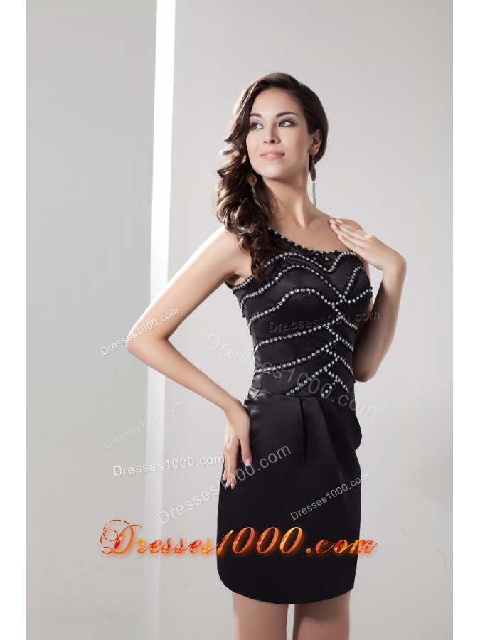 Mini-length Diamonds Decorated Single Shoulder Sheath Prom Gowns