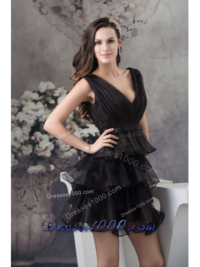 Organza Plunging V-neck Ruffle-layers Ruched Prom Dress in Black