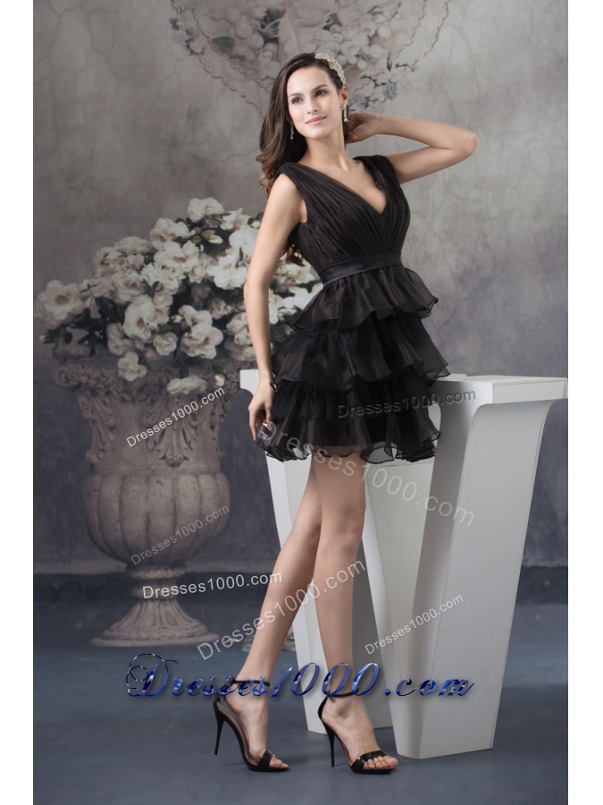 Organza Plunging V-neck Ruffle-layers Ruched Prom Dress in Black