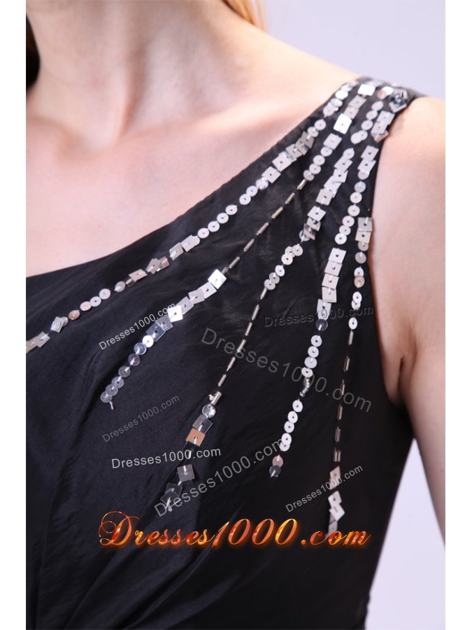 One Shoulder strap Black Short Prom Dress with Rolling Flower