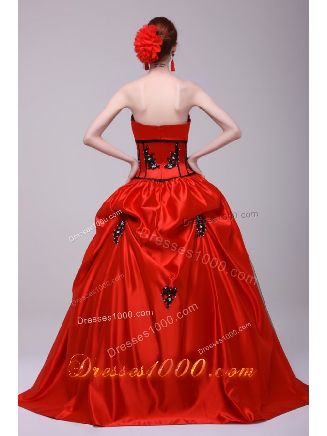 Black and Red Appliques Decorated Sweep Train Sweet 15 Dresses