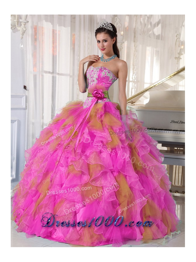 Beautiful Sweetheart Ruffels Elegant Quinceanera Dress with Hand Made Flower and Appliques