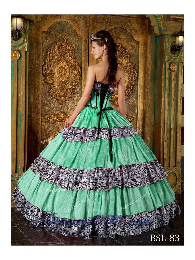 Luxurious Ball Gown Sweetheart with Ruffles and Appliques Quinceanera Dress