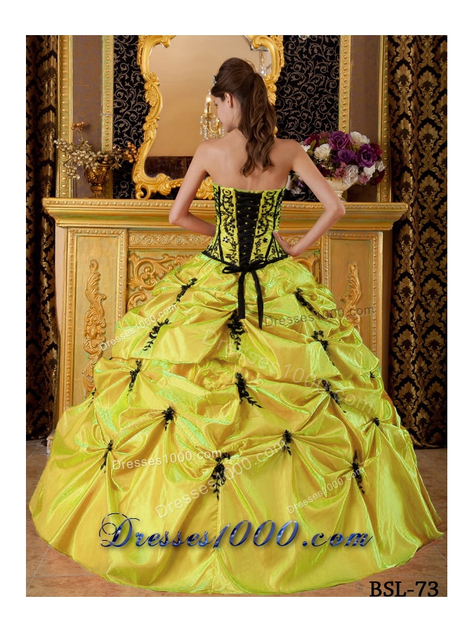 Elegant Yellow Strapless Embroidery Taffeta Quinceanera Dresses