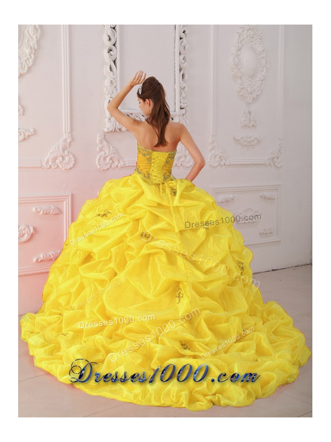 Sweetheart Yellow Court Train Quinceanera Dress with Beading and Embroidery