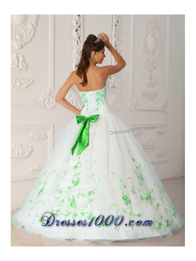 Sweetheart Princess Organza Spring Green Embroidery Quinceanera Gowns Dresses