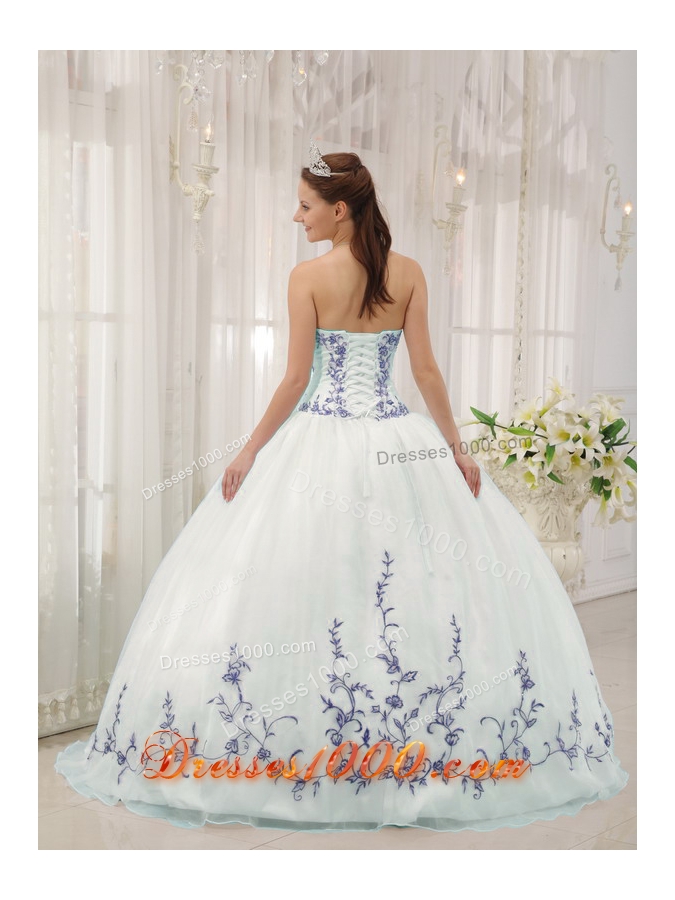 White Puffy Sweetheart Quincenera Dresses with Purple Embroidery