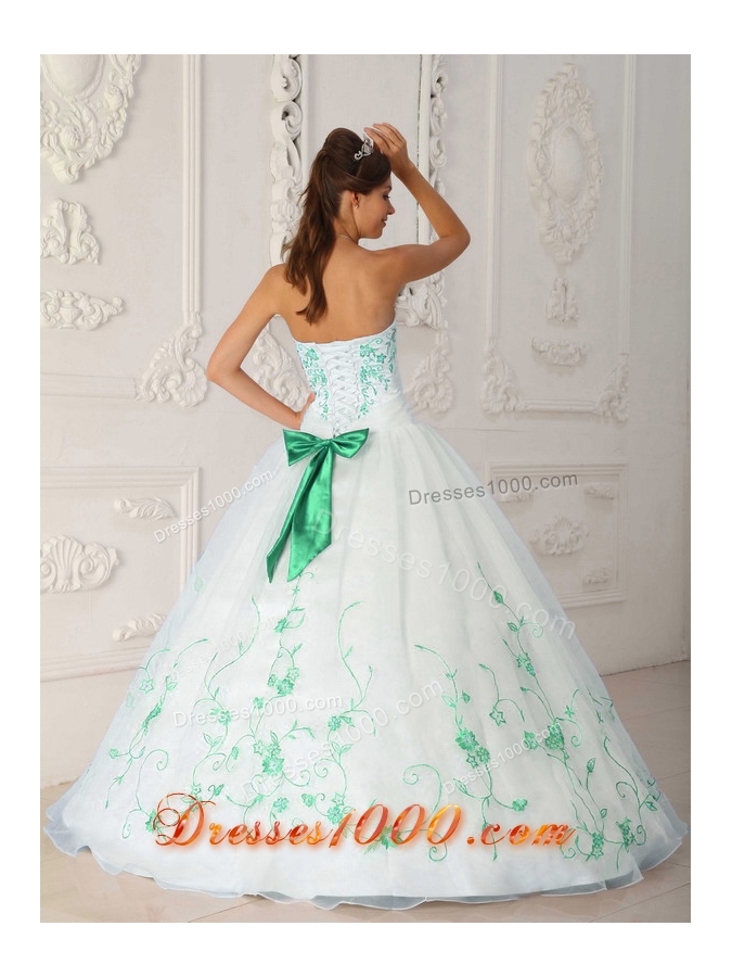 White Sweetheart Organza Green Embroidery Dresses Of 15
