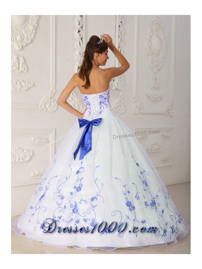 White Sweetheart Organza Quinceanera Dress with Blue Embroidery