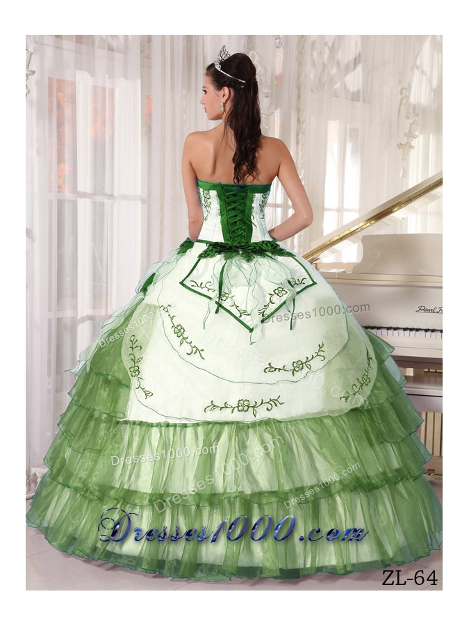 Sweetheart Organza Green Embroidery Quinceanera Gowns Dresses