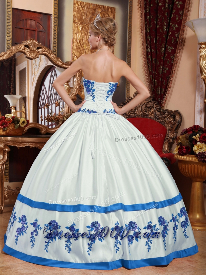 White Puffy Sweetheart Blue Appliques Dresses For a Quince